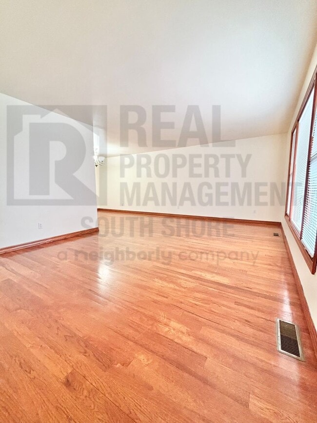 Building Photo - 4217 Glen Oaks Dr