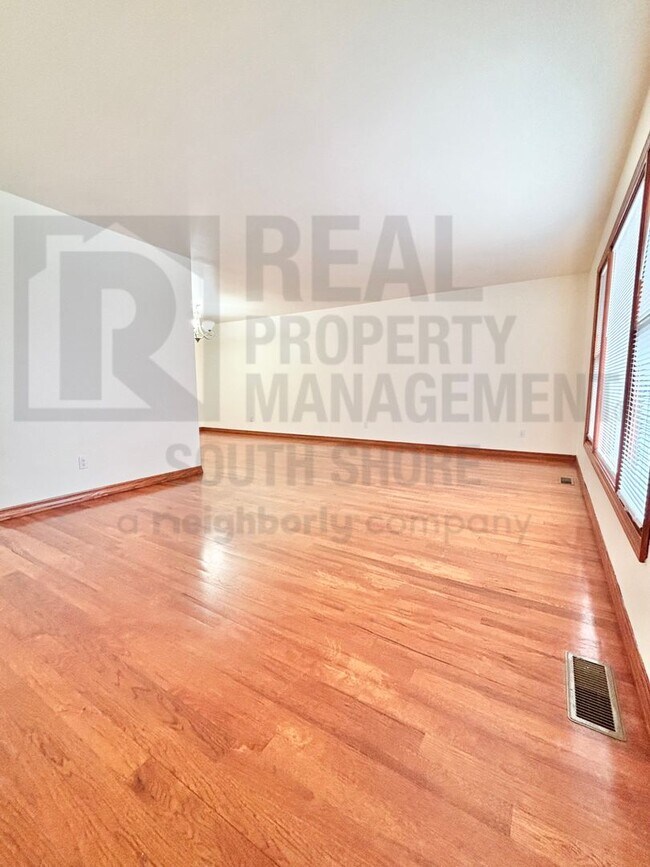 Foto del edificio - 4217 Glen Oaks Dr