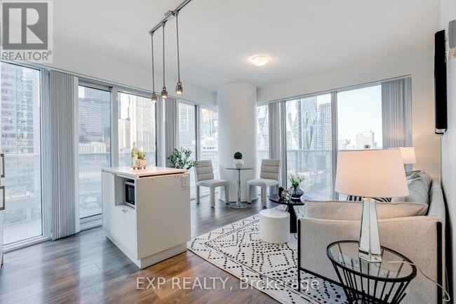 Building Photo - 100 Harbour St