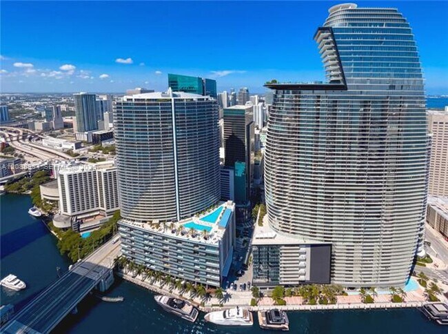 Foto del edificio - 465 Brickell Ave