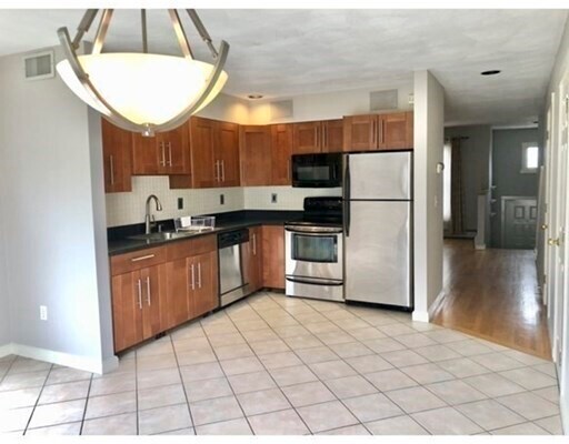 Building Photo - 12 Camelot Dr