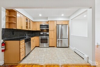 Building Photo - 89 Ferry St