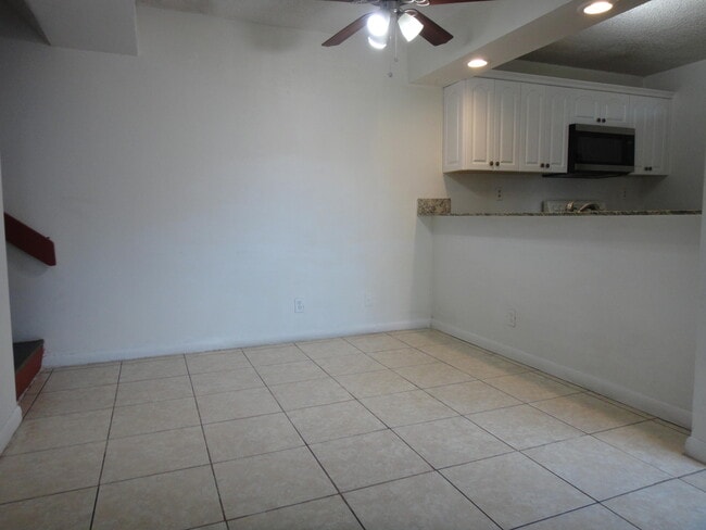 Building Photo - 3679 Victoria Dr