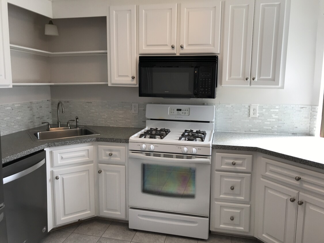 Kitchen - 62 Mountain Gate Rd