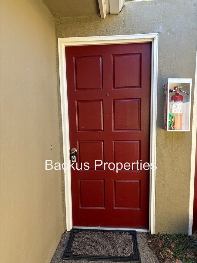Building Photo - Wonderful condo in great location