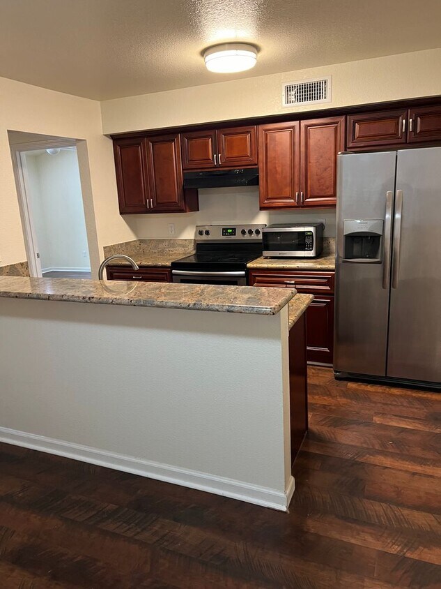 Foto principal - Enjoy living at Del Verde Square!