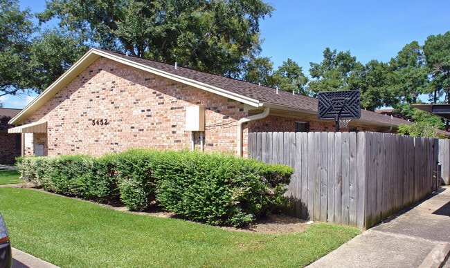 Building Photo - Heather Glen Townhomes