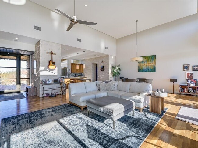 Building Photo - 6813 Valburn Dr