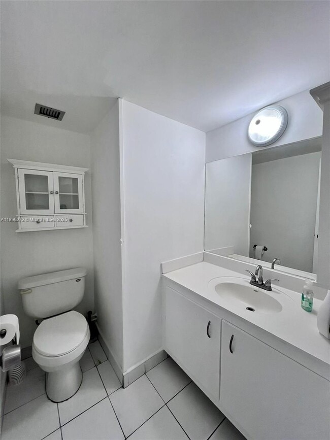 Foto del edificio - 2935 NE 163rd St