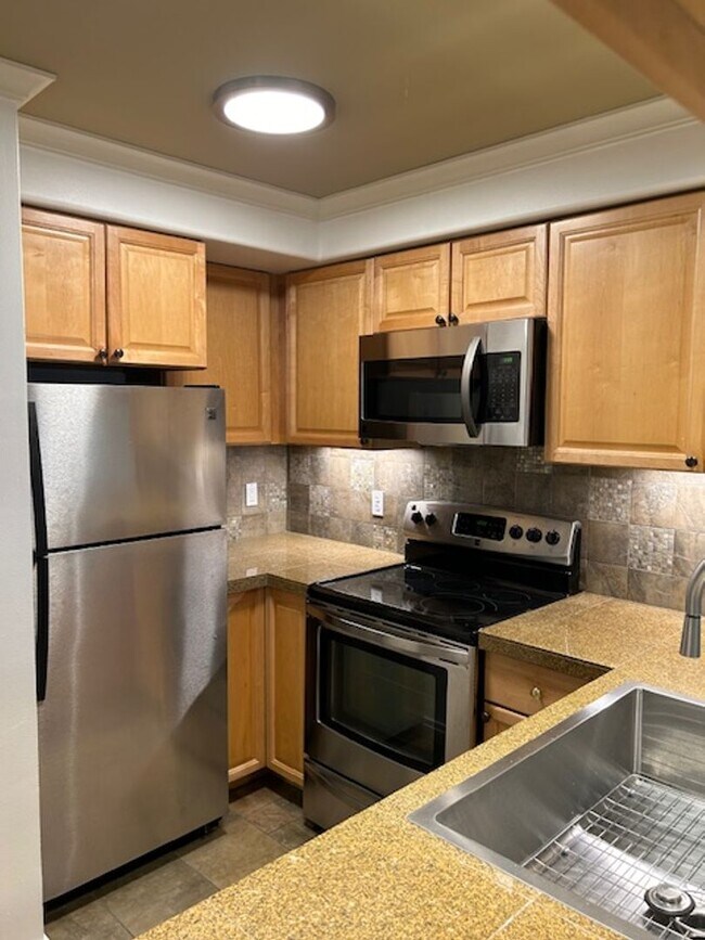 Building Photo - Fantastic 2 Bed 2 Bath Condo in Lake City