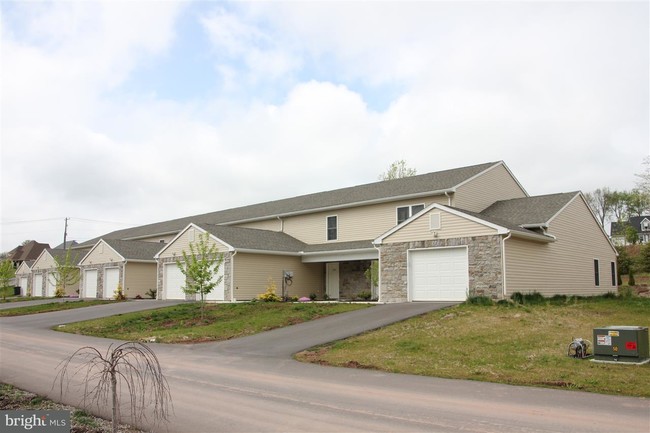 Building Photo - 157 NATURES Trl