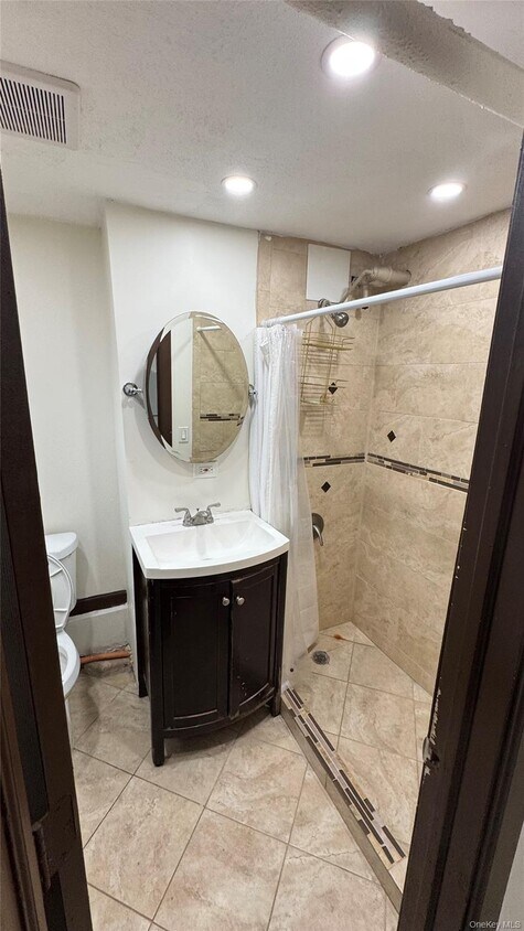 Foto del edificio - 686 E 98th St