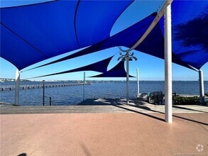 Building Photo - 352 NE Starboard Way