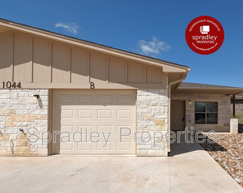 1044 Hibiscus Dr, Belton, TX 76513 Condo for Rent in Belton, TX