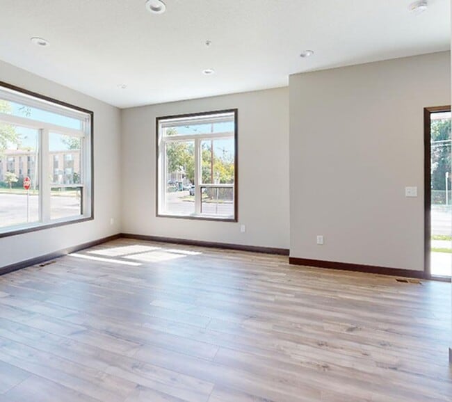 Foto del edificio - 614 11th Ave SE
