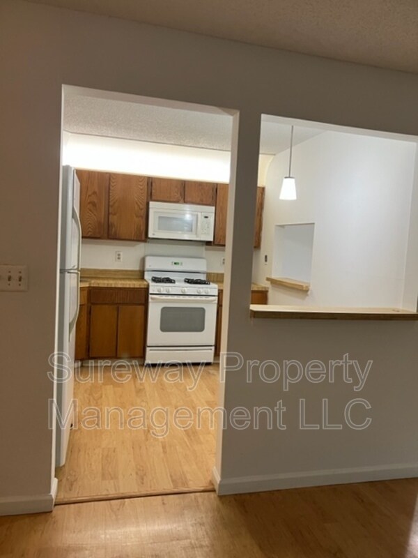 Building Photo - 437 Danbury Lane