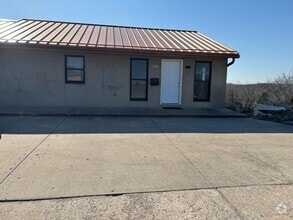 Building Photo - 1800 Pinnacle Point