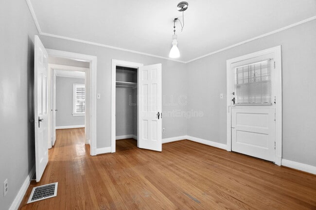 Building Photo - 221 S 41st St