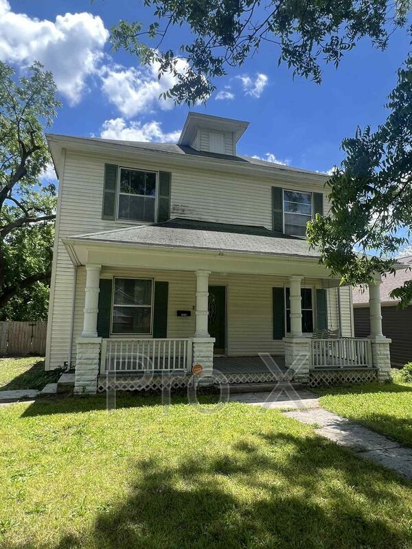 Building Photo - 2628 E 8th St