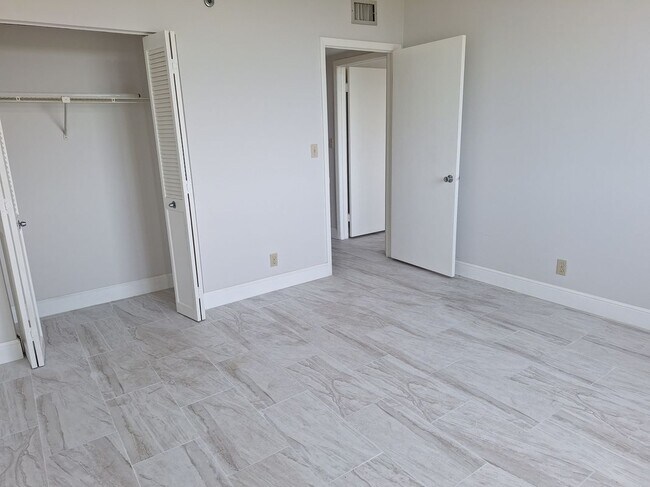Foto del edificio - 901 Hillcrest Dr