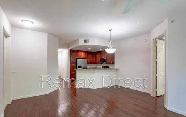 Building Photo - 6116 Yellow Sun Dr