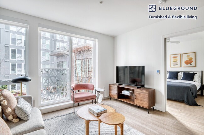 Foto del edificio - 2401 S Jackson St