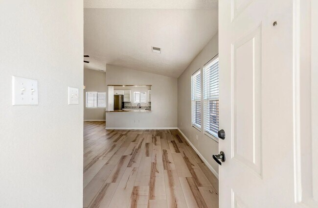 Building Photo - 10640 Rigoletto Dr NW