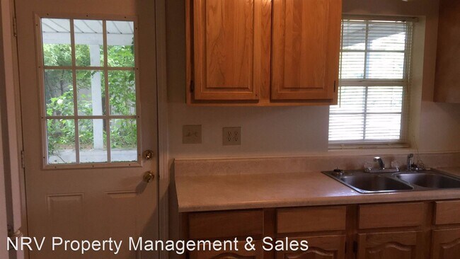 Building Photo - 4 br, 1.5 bath House - 106 Harrison Street