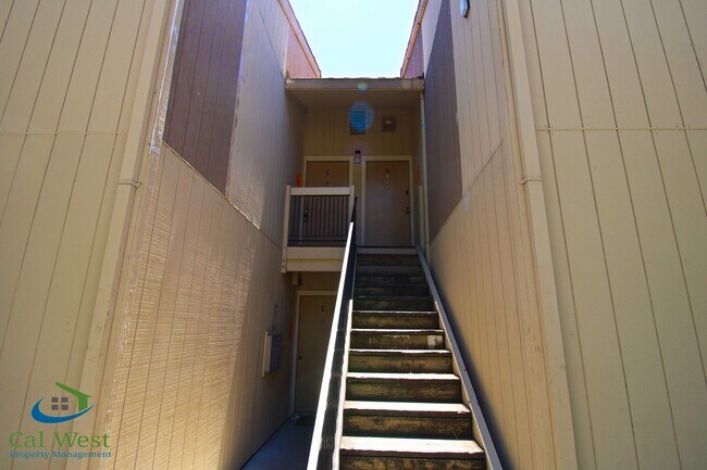 Foto del edificio - $2595 - 2 Bedroom, 2 Bath Upstairs Condo i...