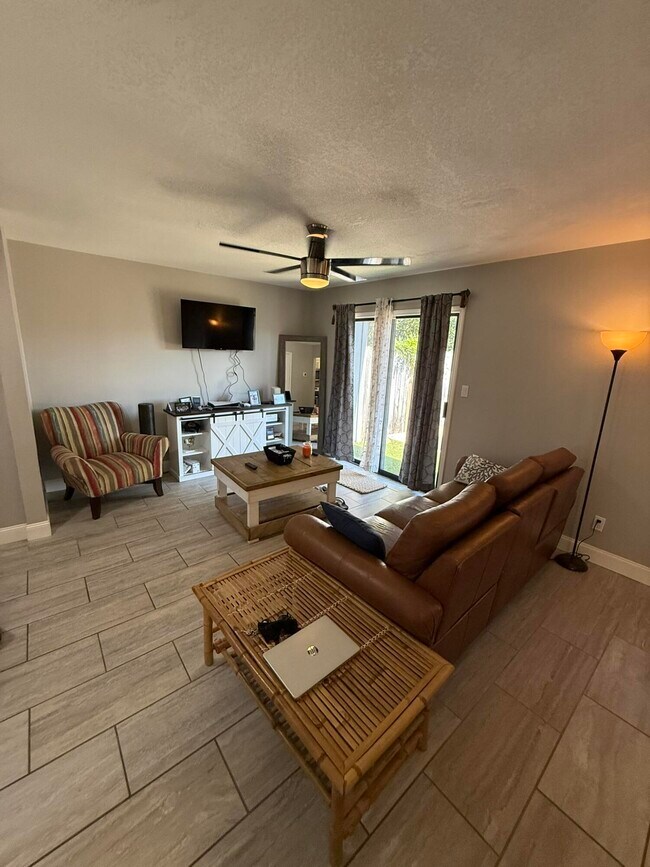 Building Photo - 132 Bayou Dr