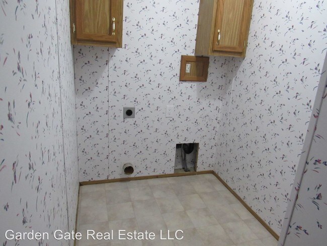 Building Photo - 3 br, 2 bath House - 590 Brooks