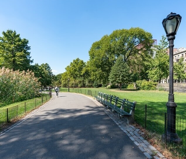 Bobby Wagner Walk, part of the East River Esplanade, extends from 90th to 125th Street