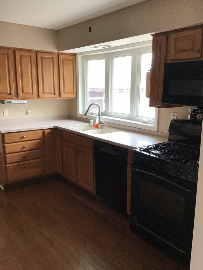 Building Photo - 8007 Monaldi Dr