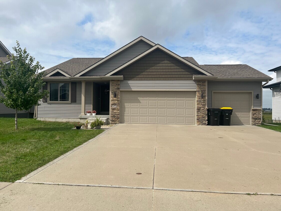 570 NE Badger Ln, Waukee, IA 50263 House Rental in Waukee, IA