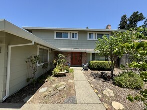 Building Photo - 4825 Rockland Way