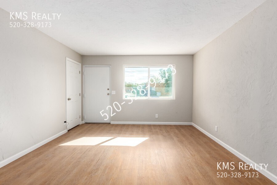 Primary Photo - 2731 N Edith Blvd