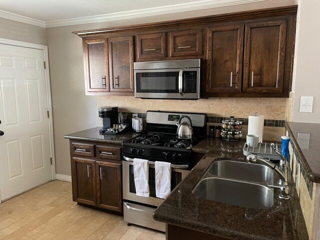 Fully Equipped Kitchen, we even include seasonings! - 5024 Ennis St