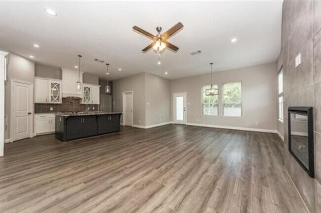 Building Photo - 1105 Glynn Dr