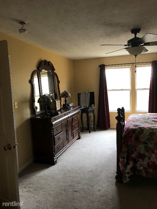 Building Photo - 426 Skylark Dr