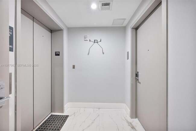 Foto del edificio - 488 NE 18th St