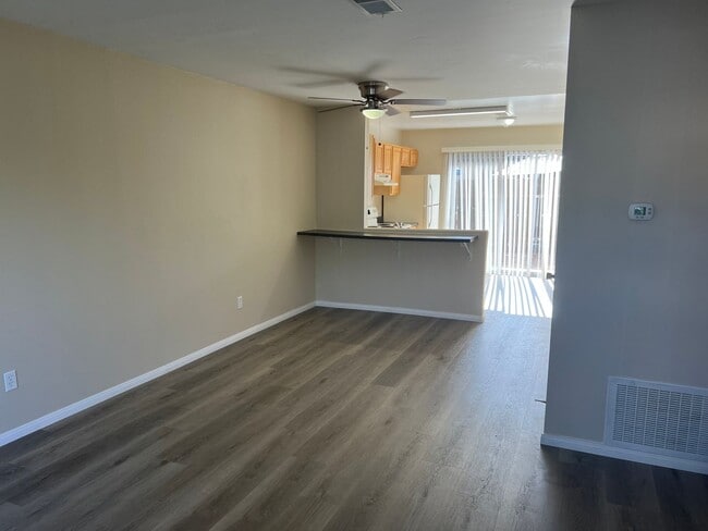 Building Photo - 10125 Carefree Dr