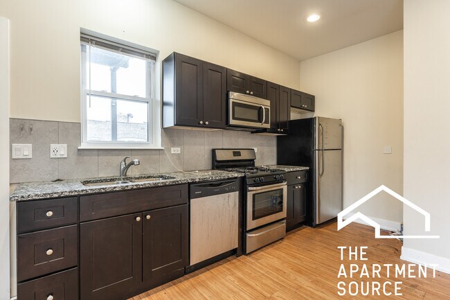 Foto del edificio - 4750 N Kenneth Ave