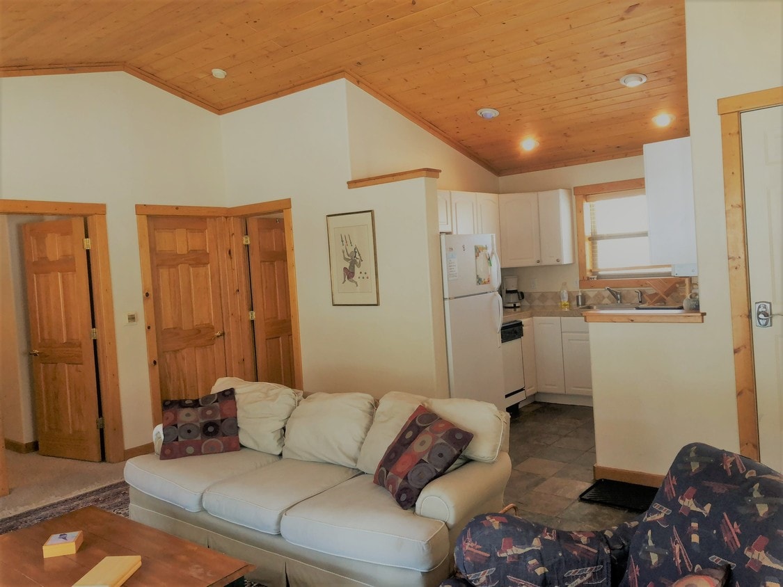 Living room - 2020 Bear Dr