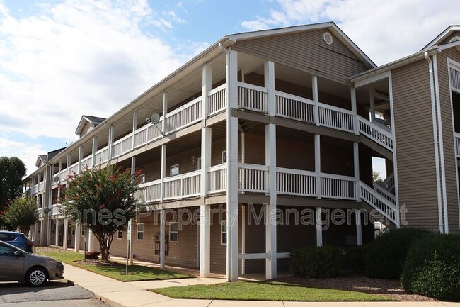Building Photo - 305 M Country Club Drive NE