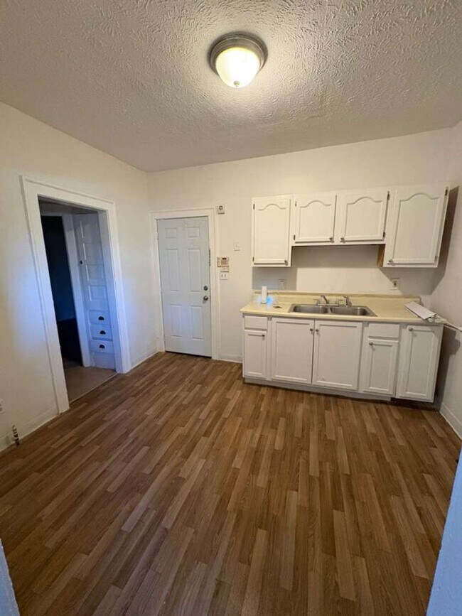 Foto del edificio - 3454 E 118th St