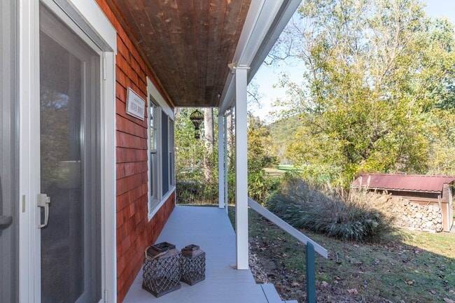 Foto del edificio - 1 bed, 1 bath River View Cottage in Charle...