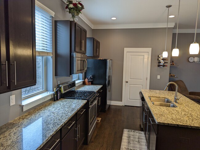 Foto del edificio - 529 Steel Gardens Blvd