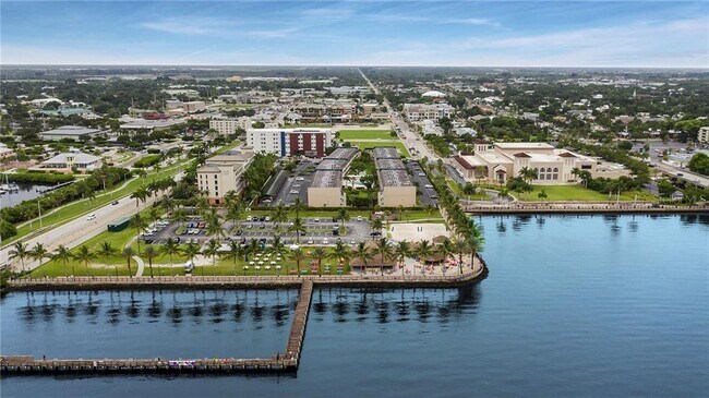 Foto del edificio - 150 Harborside Ave