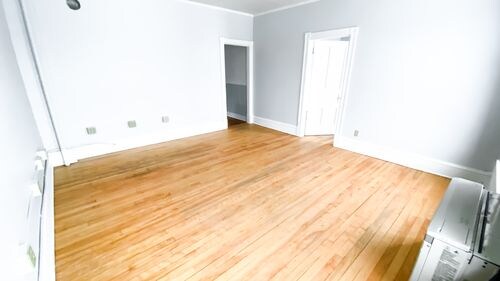 Foto del edificio - 462 Railroad St