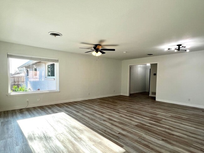 Foto del edificio - Beautifully Updated 3/2